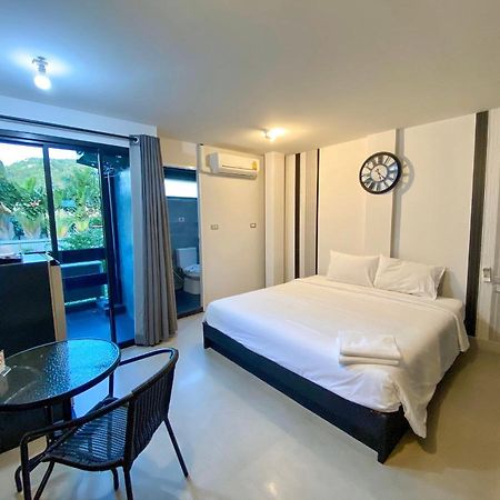 Beam House Hotel Patong Bagian luar foto