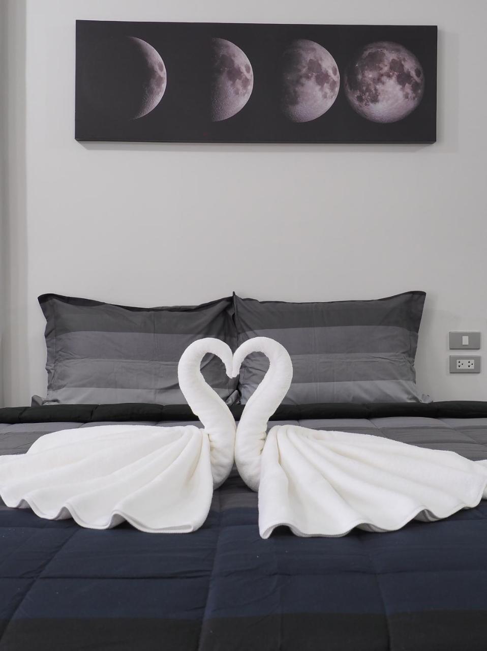 Beam House Hotel Patong Bagian luar foto