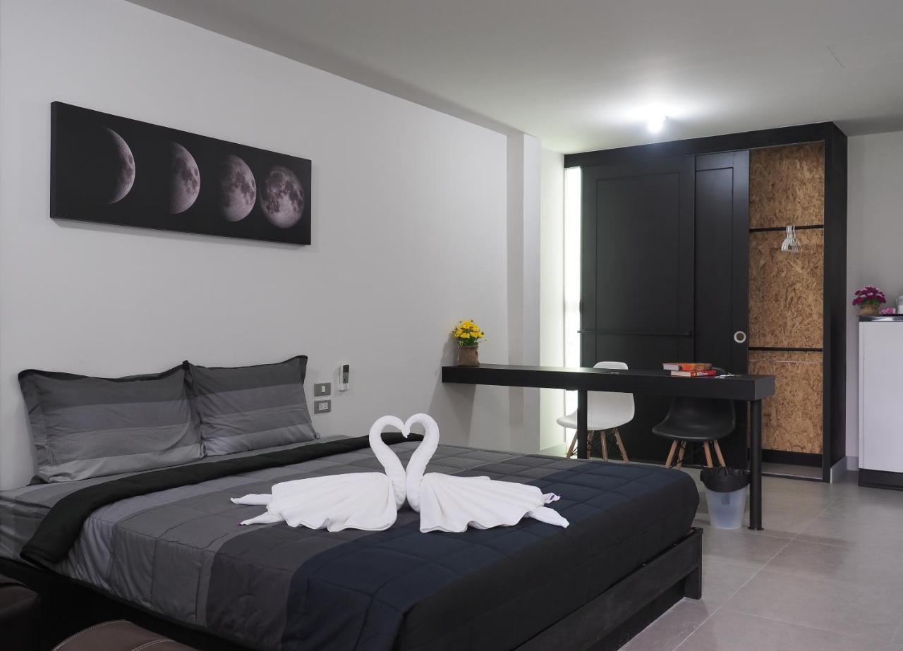 Beam House Hotel Patong Bagian luar foto