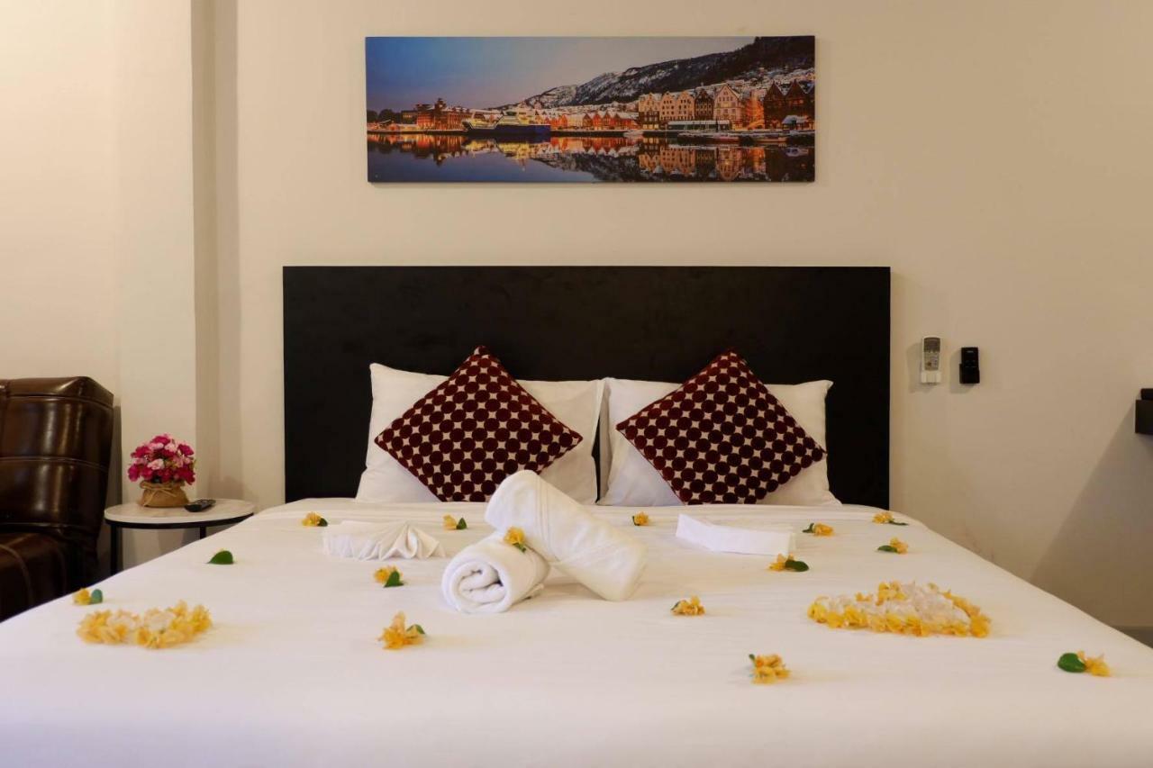 Beam House Hotel Patong Bagian luar foto