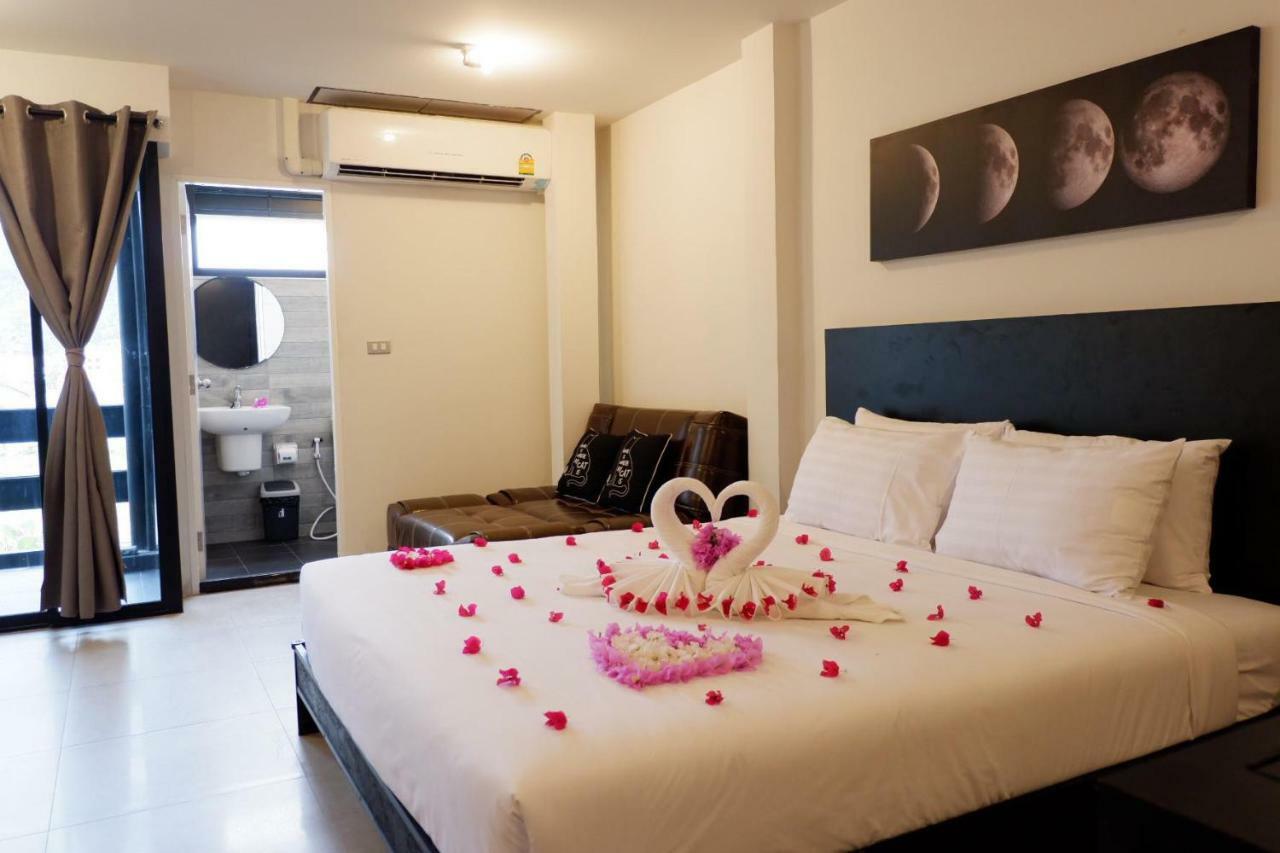 Beam House Hotel Patong Bagian luar foto