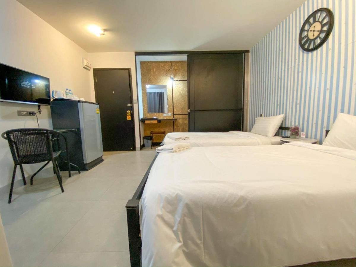 Beam House Hotel Patong Bagian luar foto