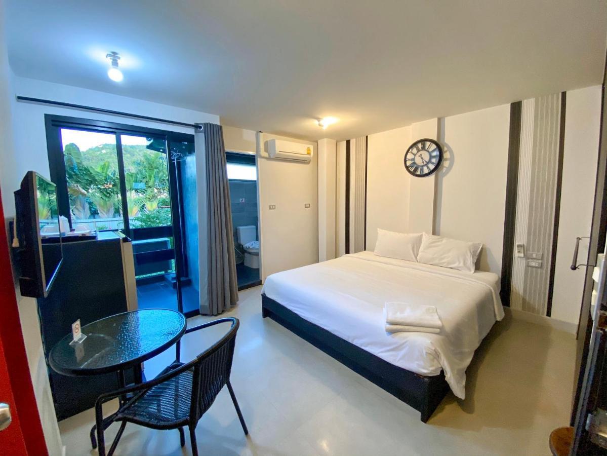 Beam House Hotel Patong Bagian luar foto
