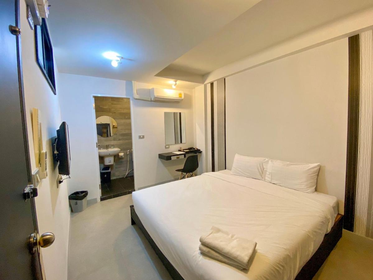 Beam House Hotel Patong Bagian luar foto